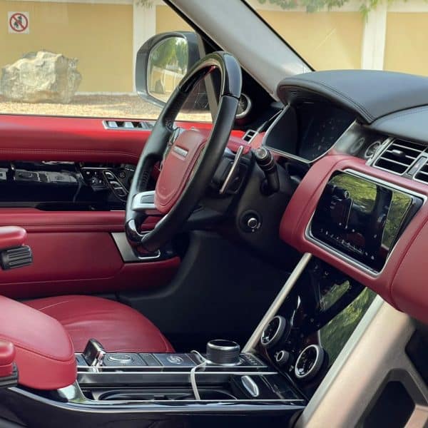 Range Rover Autobiography 2020 (Black) - Image 2