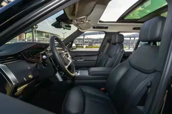 Rent Range Rover Vogue (Black), 2024 in Dubai - Image 6