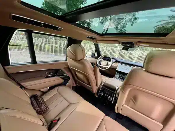 Rent Range Rover Vogue (Black), 2024 in Dubai - Image 4