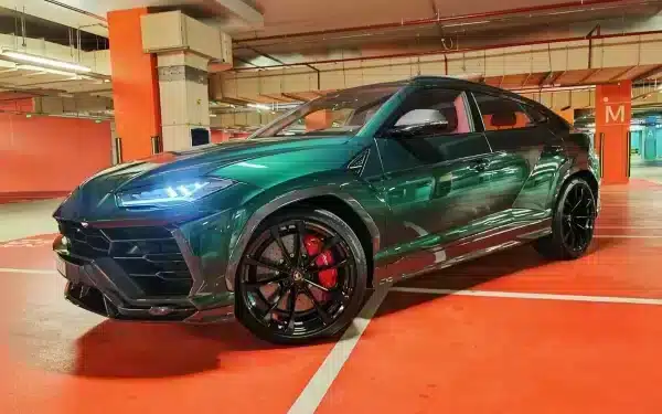 Rent Lamborghini Urus (Green), 2022 in Dubai