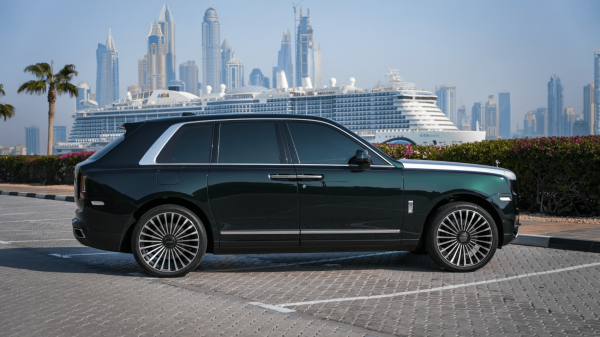 Rent Rolls Royce Cullinan (Green), 2020 in Dubai - Image 2