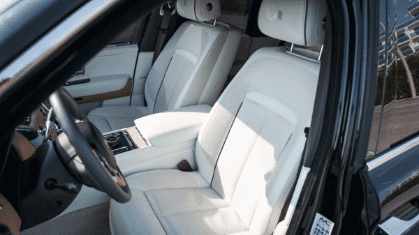 Rent Rolls Royce Cullinan (Green), 2020 in Dubai - Image 6