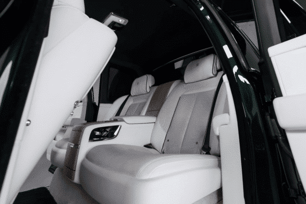 Rent Rolls Royce Cullinan (Green), 2020 in Dubai - Image 5