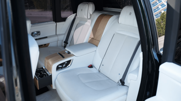 Rent Rolls Royce Cullinan (Green), 2020 in Dubai - Image 4