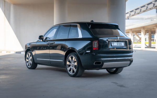 Rent Rolls Royce Cullinan (Green), 2021 in Dubai - Image 4