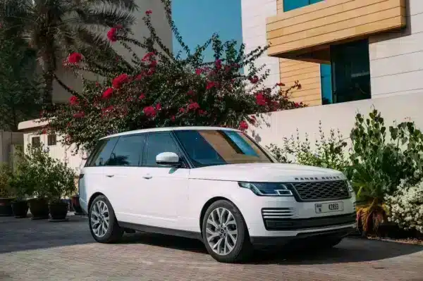 Rent Range Rover Vogue (White), 2020 in Dubai - Image 6