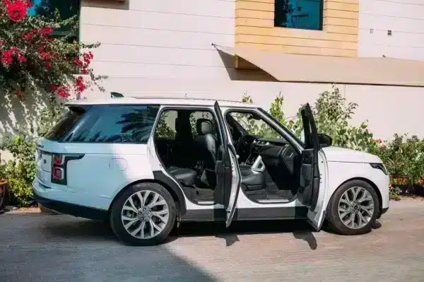 Rent Range Rover Vogue (White), 2020 in Dubai - Image 5