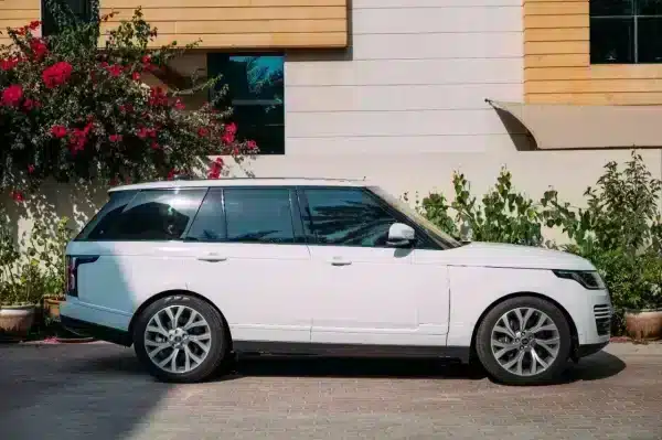 Rent Range Rover Vogue (White), 2020 in Dubai - Image 4