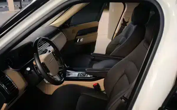 Rent Range Rover Vogue (White), 2020 in Dubai - Image 5