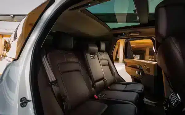 Rent Range Rover Vogue (White), 2020 in Dubai - Image 4